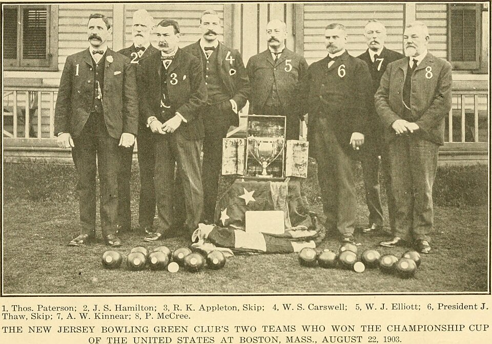 Illustration: How Lawn Bowls Scoring Works: Standard vs 4-3-2-1 Systems